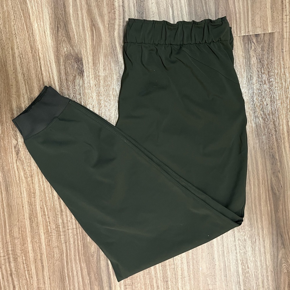 Lululemon High-Rise Stretch Jogger in olive green